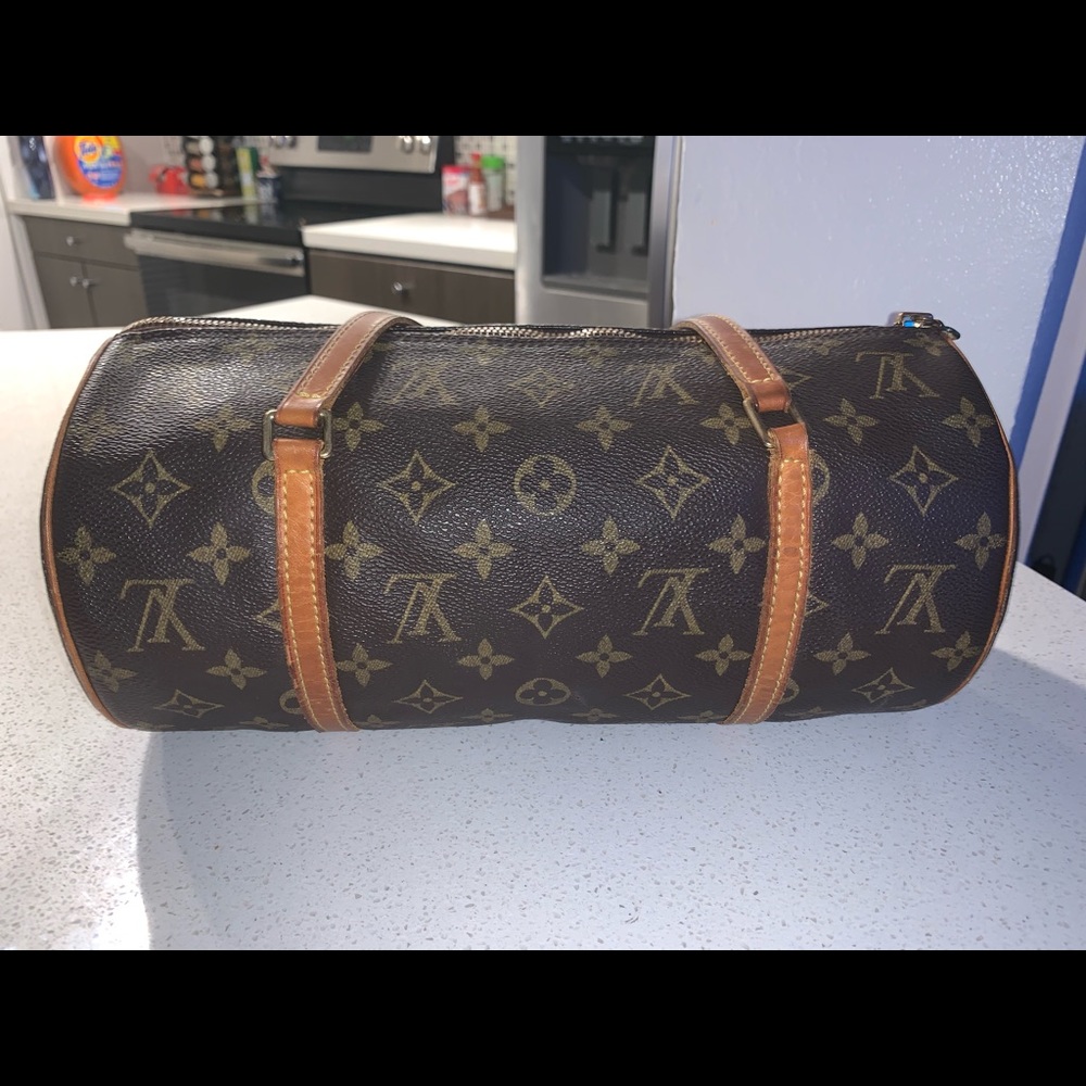 LOUIS VUITTON
Monogram Papillon 26